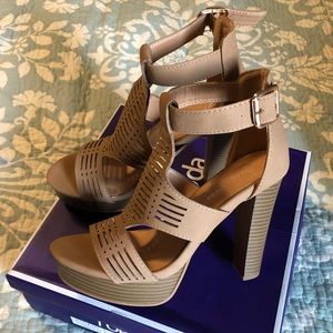 Brand new Top Moda heels size 6 tan
